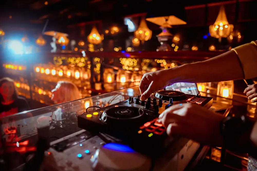 dj-restaurant